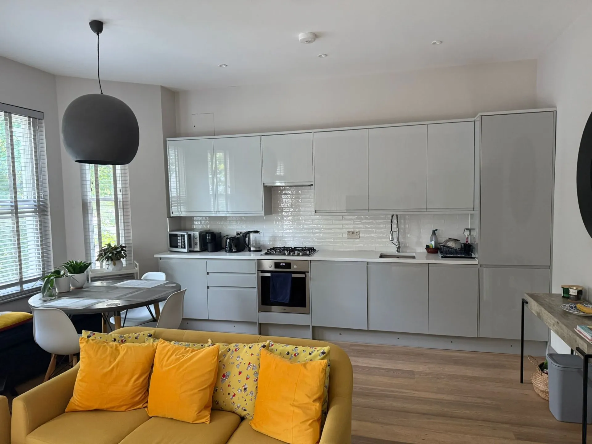 Let 2-bed apartment Cavendish Road Clapham - modern open plan kitchen diner